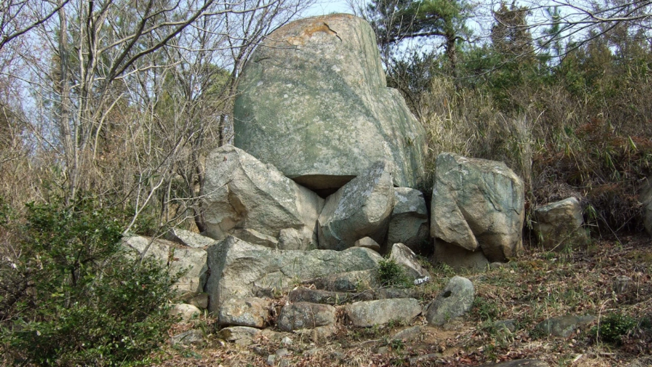 広島県福山市の巨石群 立岩遺跡(磐田山)
